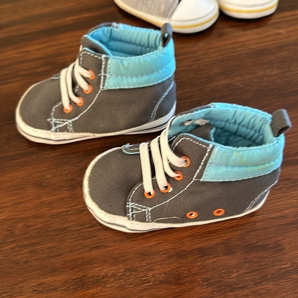 🎈🎈 3 pair of shoes all size 3-6 month. One Disney, 1 Gerber, one Child of Mine - Picture 3 of 12